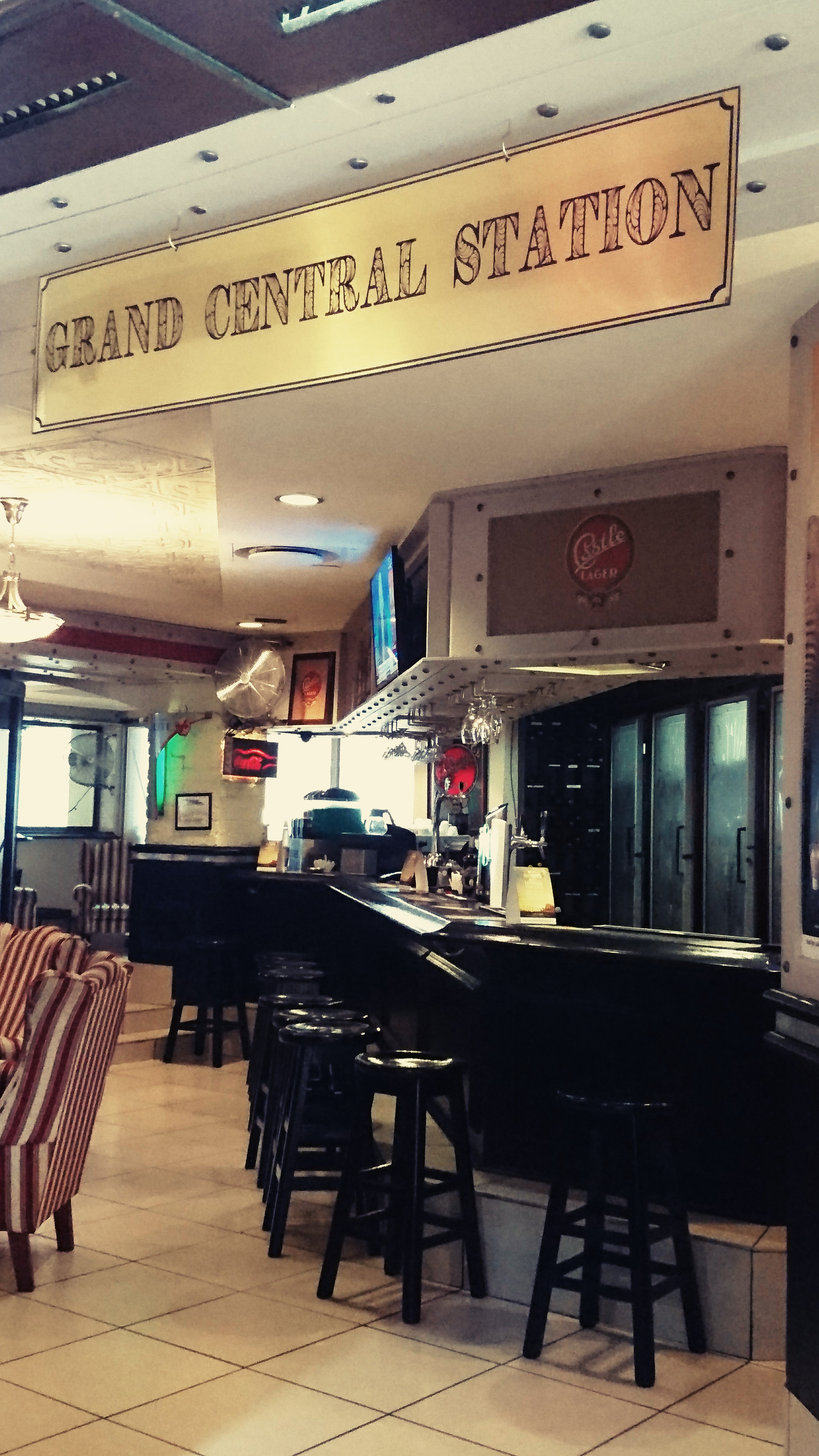 Bar Grand Central Station Come and Enjoy the best Food in town!